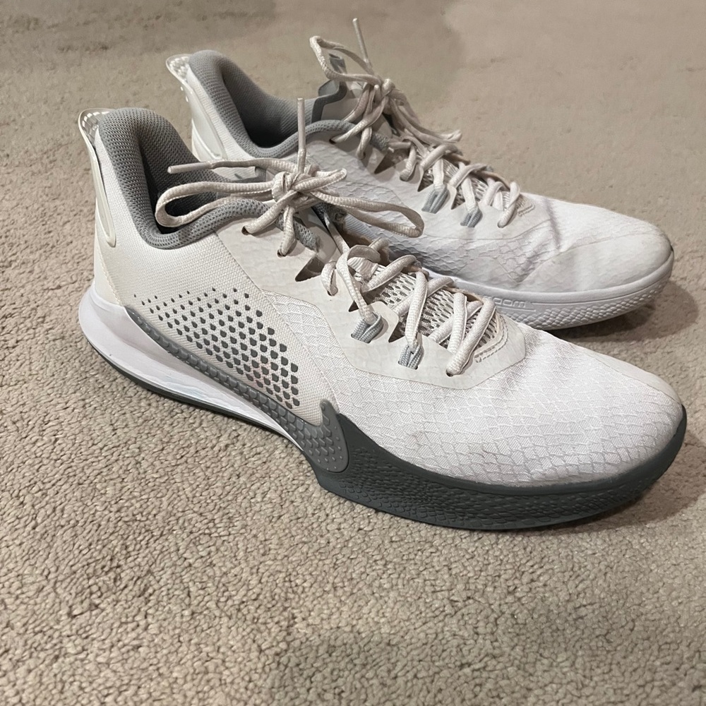 Kobe Mamba Fury Men’s Sneaker, lightly worn